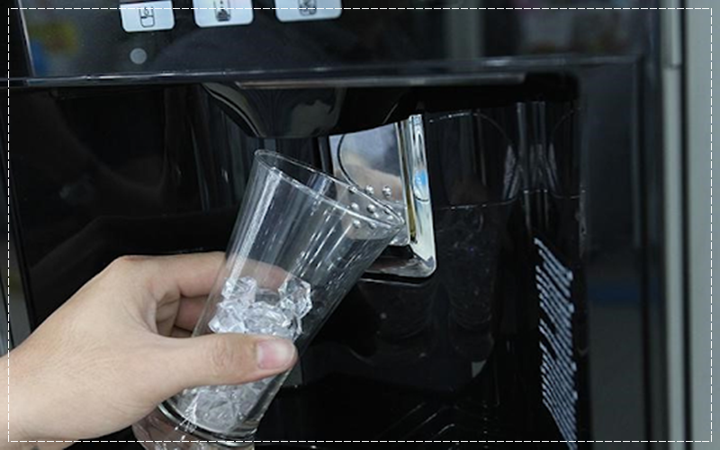Làm nhiều đá trong tủ lạnh tự động có tiết kiệm điện không?